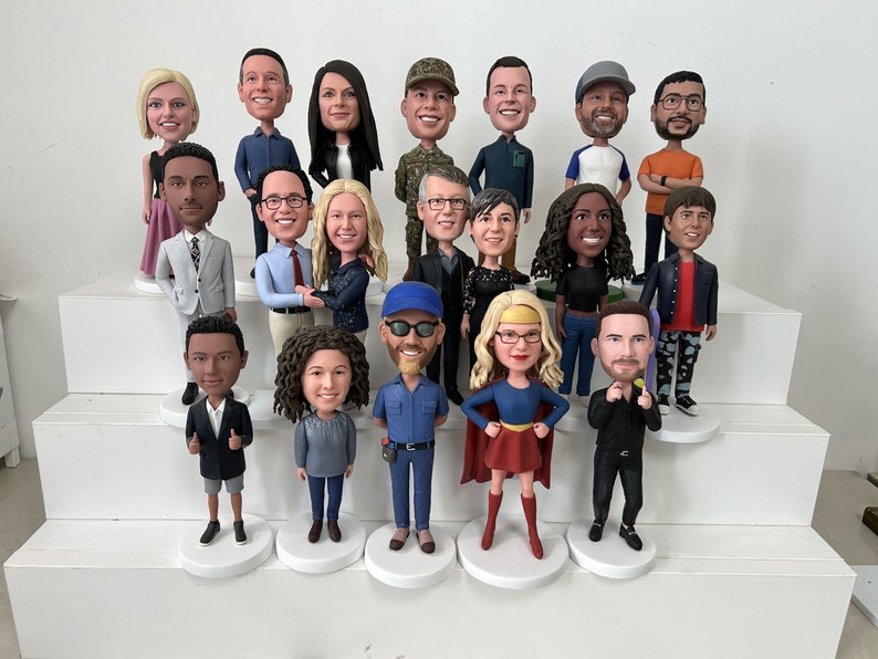 Fully Customizable 6 person Custom Bobblehead With Engraved Text